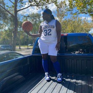 Meet your Posher, Tia